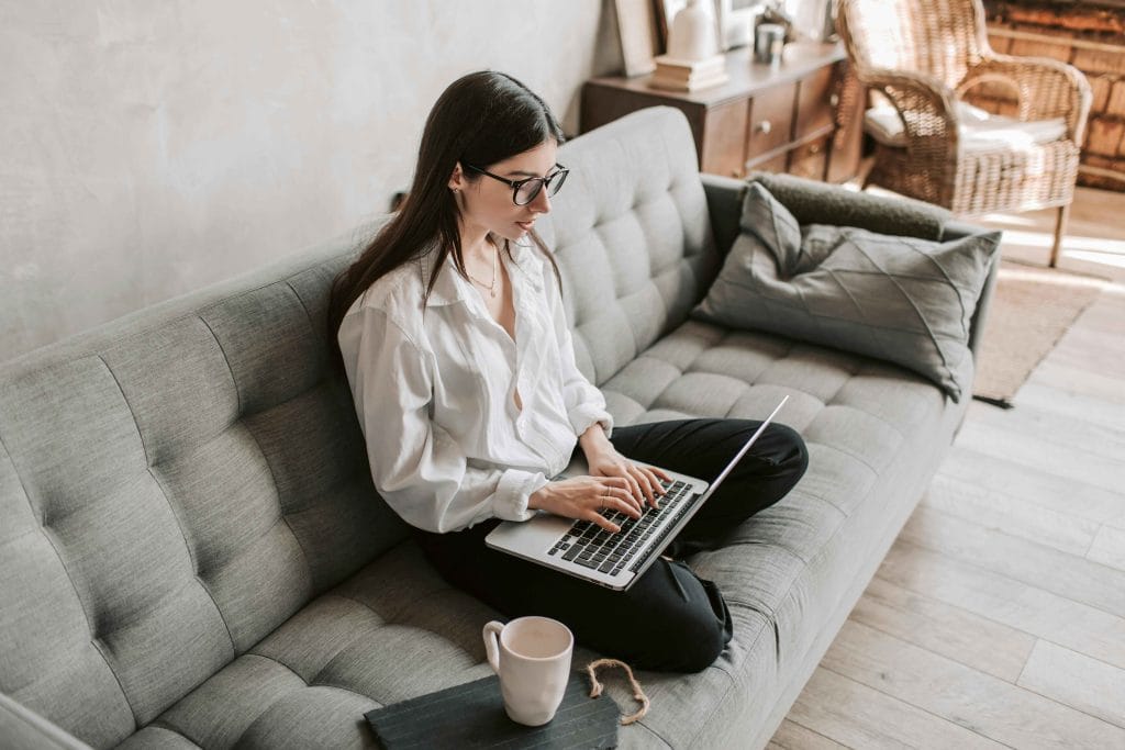 female student adjusting Harvard Essay Format & Style on laptop
